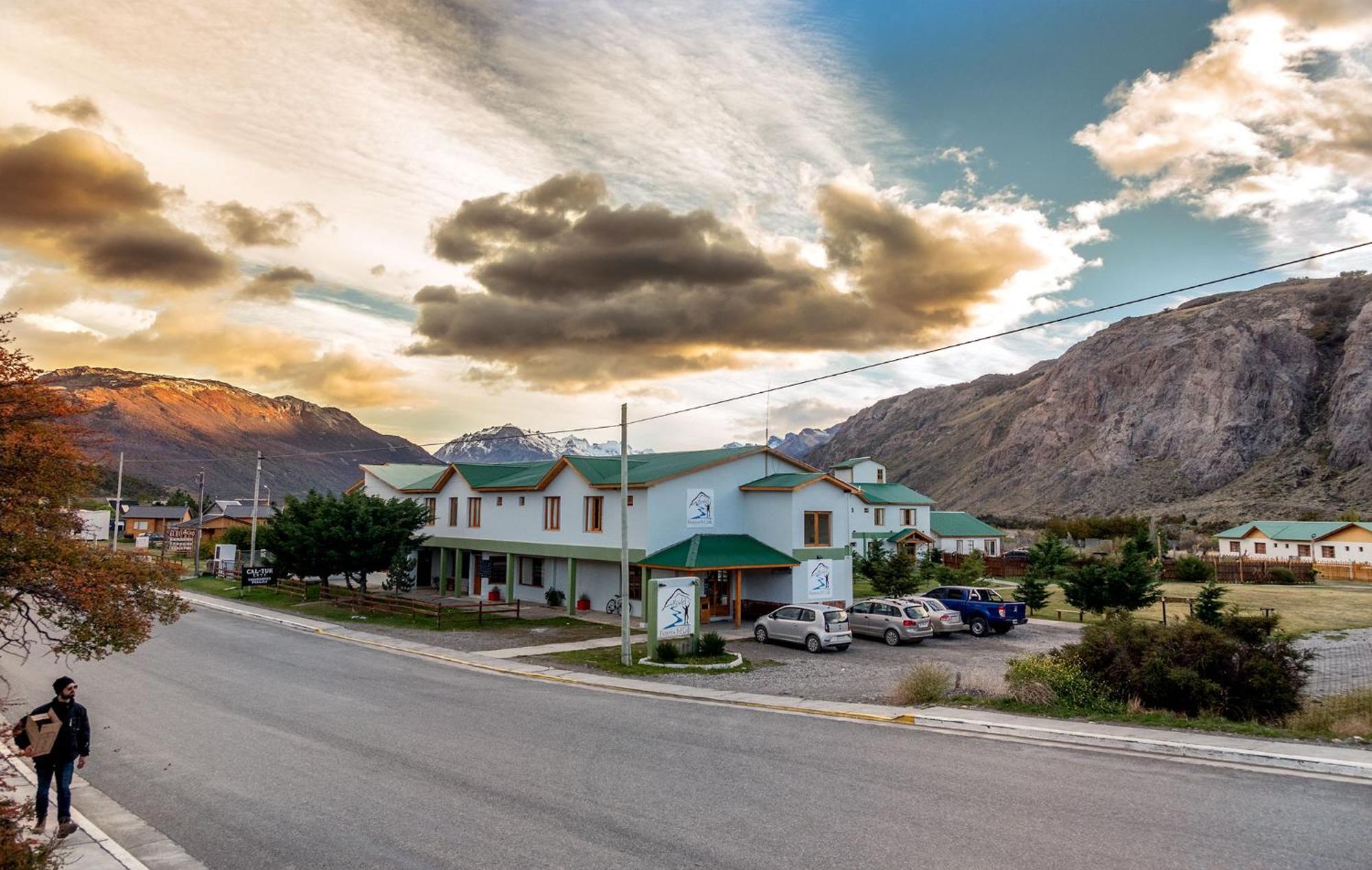 Hostel Pioneros Del Valle El Chalten Dış mekan fotoğraf